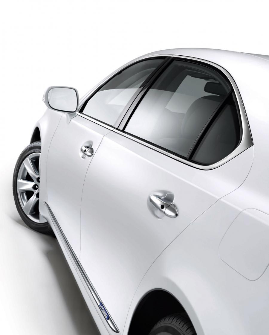  Lexus LS600h 2010 года  (фото 17 из 18)